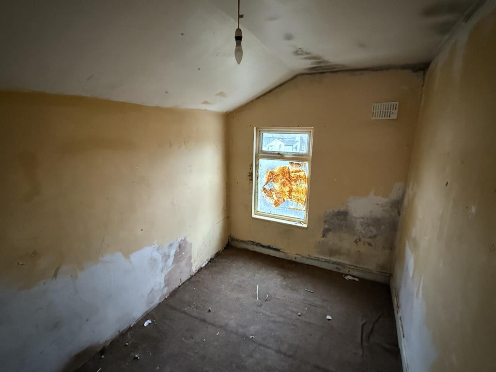 Lot: 5 - HOUSE FOR REFURBISHMENT - Bedroom 3in House in Need of Refurbishment